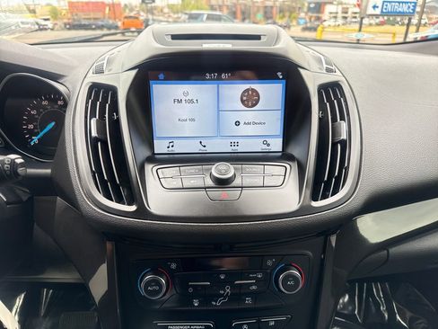 Used 2017 Ford Escape SE w/ Equipment Group 201A image 18