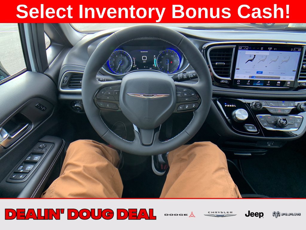 New 2026 Chrysler Pacifica Select w/ S Appearance Package AWD/4WD image 13