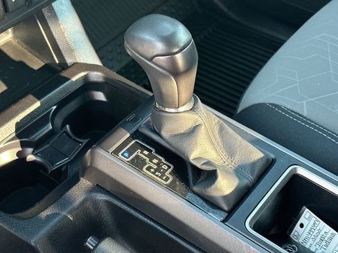 Used 2022 Toyota Tacoma TRD Off-Road image 19