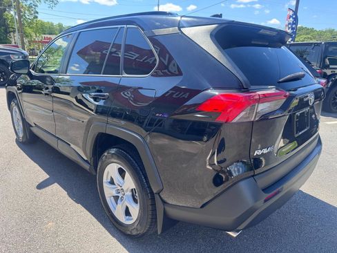 Used 2020 Toyota RAV4 XLE AWD/4WD image 5