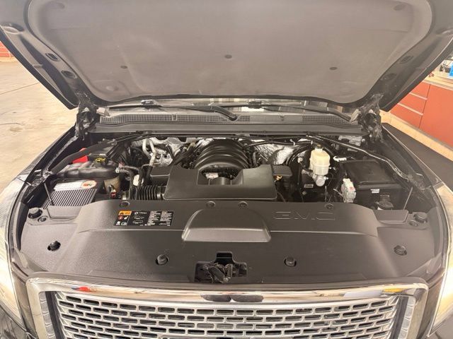 Used 2015 GMC Yukon Denali w/ Premium Package AWD/4WD image 31