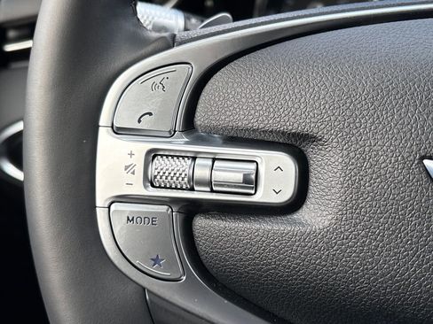 Certified 2025 Genesis GV70 2.5T Select w/ Select Package image 22