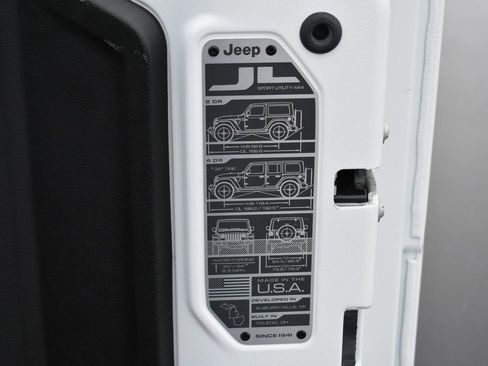 Certified 2024 Jeep Wrangler Sahara w/ Technology Group image 34