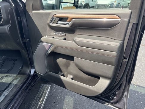 Used 2024 Chevrolet Silverado 1500 High Country w/ High Country Premium Package AWD/4WD image 32