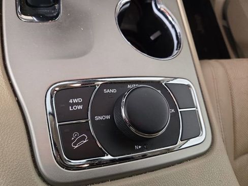 Used 2014 Jeep Grand Cherokee Limited w/ Luxury Group II image 25