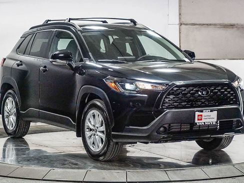 Certified 2025 Toyota Corolla Cross LE FWD image 3
