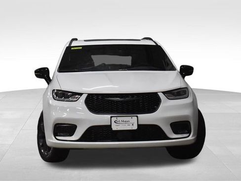 New 2026 Chrysler Pacifica Limited w/ S Appearance Package AWD/4WD image 4