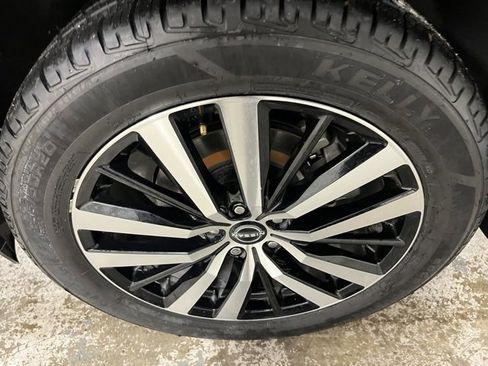 Used 2024 Nissan Pathfinder Platinum w/ Cargo Package image 28