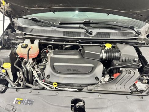 Used 2021 Chrysler Voyager Lxi FWD image 18