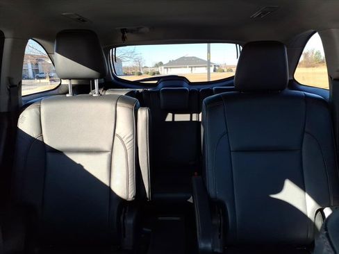 Used 2017 Toyota Highlander Limited image 16