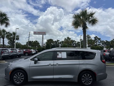 Used 2019 Chrysler Pacifica Touring-L Plus FWD image 7