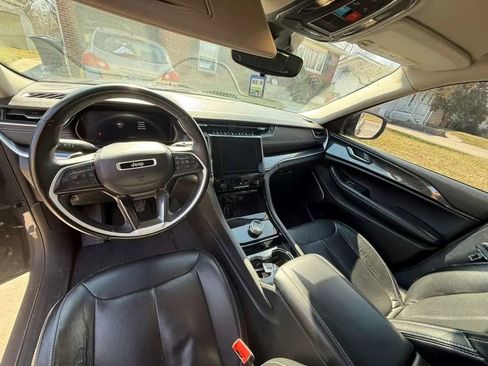 Used 2022 Jeep Grand Cherokee L Laredo w/ Luxury Tech Group I image 11