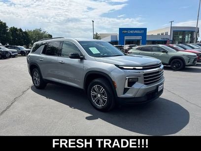 Used 2025 Chevrolet Traverse LT