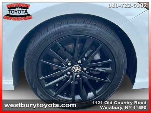 Used 2022 Toyota Camry SE w/ Cold Weather Package FWD image 13