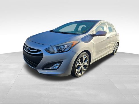 Used 2013 Hyundai Elantra GT w/ Tech Pkg image 3