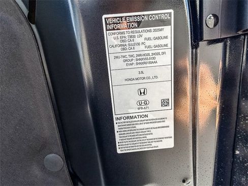 New 2025 Honda Pilot Touring image 16