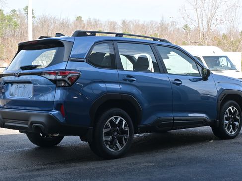 Certified 2025 Subaru Forester w/ Convenience Package #2 image 9