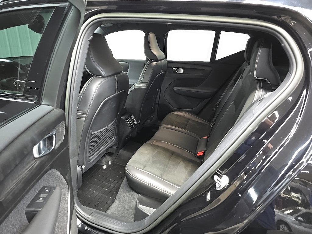 Used 2022 Volvo XC40 T5 R-Design w/ Climate Package AWD/4WD image 32