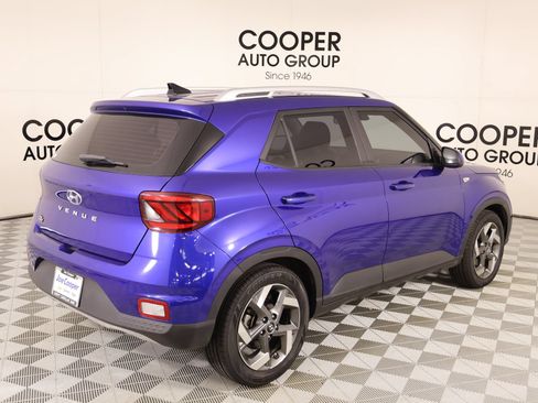 Used 2022 Hyundai Venue SEL FWD image 20