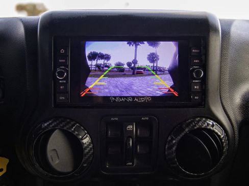 Used 2015 Jeep Wrangler Unlimited Rubicon AWD/4WD image 33