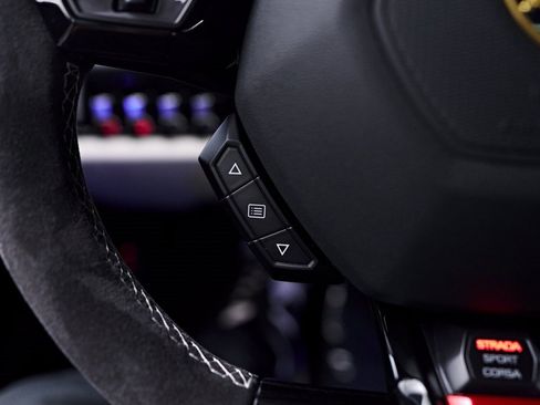 Used 2023 Lamborghini Huracan EVO image 63