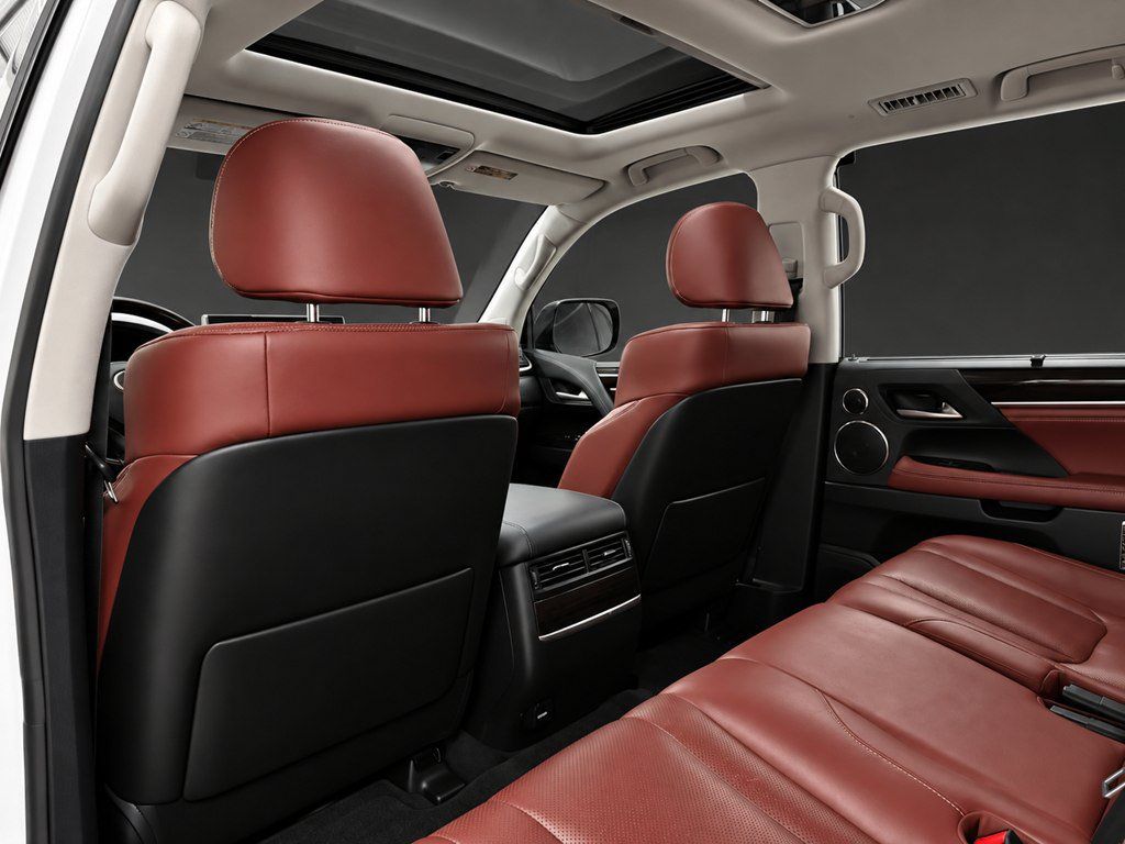 Used 2020 Lexus LX 570 4WD w/ Luxury Package image 22