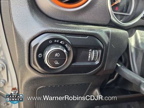 Used 2023 Jeep Gladiator Mojave w/ Cold Weather Group AWD/4WD image 29