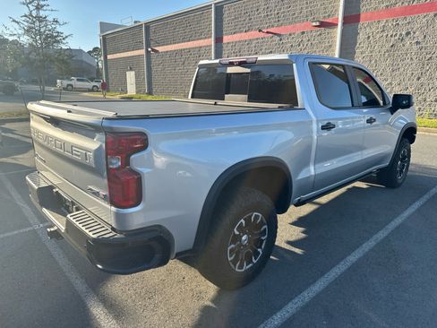 Used 2022 Chevrolet Silverado 1500 ZR2 w/ Technology Package image 4