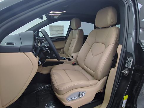 New 2026 Porsche Macan AWD/4WD image 5