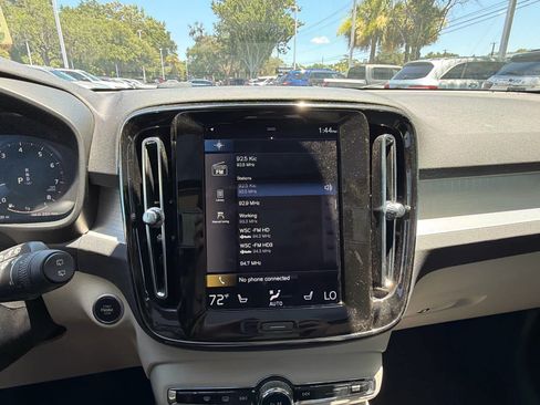 Used 2021 Volvo XC40 T5 Momentum w/ Premium Package AWD/4WD image 30