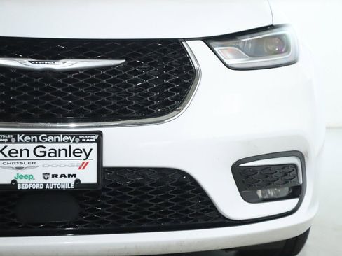 Used 2024 Chrysler Pacifica Select image 7