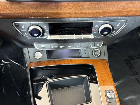 Used 2023 Audi Q5 2.0T Prestige w/ Prestige Package image 18