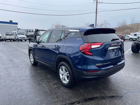 Used 2022 GMC Terrain SLE image 3
