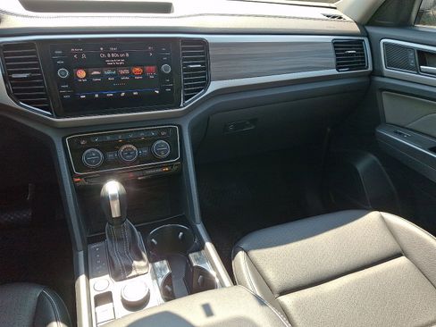 Used 2023 Volkswagen Atlas SEL AWD/4WD image 16