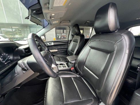 Used 2023 Ford Explorer XLT w/ Equipment Group 202A RWD image 32