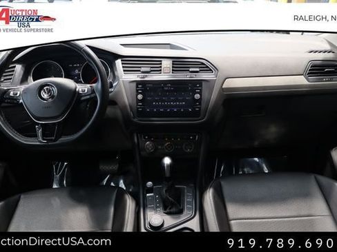 Used 2021 Volkswagen Tiguan SE w/ Panoramic Sunroof Package image 30