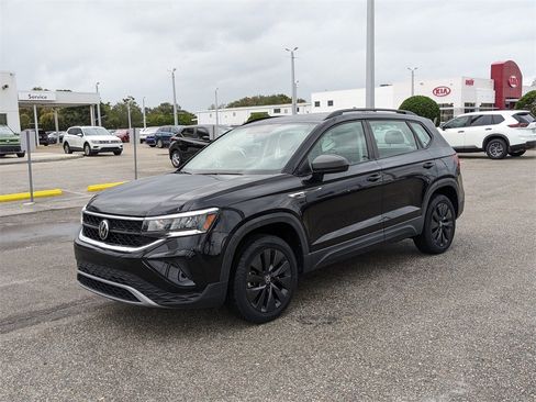 Certified 2022 Volkswagen Taos S image 2