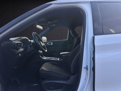Used 2020 Ford Explorer XLT w/ Comfort Package AWD/4WD image 11