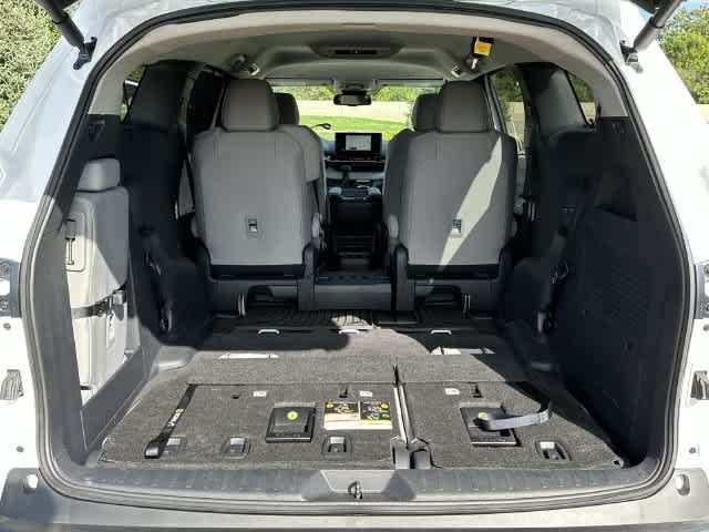 Used 2026 Toyota Sienna LE AWD/4WD image 24