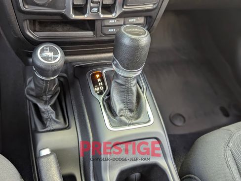 Used 2023 Jeep Gladiator Sport AWD/4WD image 31