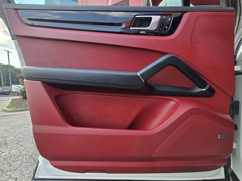 Used 2019 Porsche Cayenne image 14