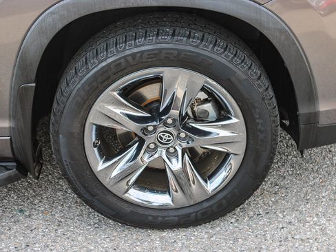 Used 2019 Toyota Highlander Limited Platinum image 11