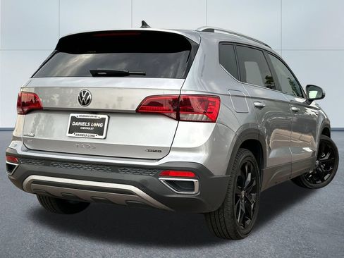 Used 2022 Volkswagen Taos SE FWD image 2