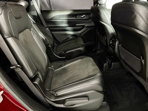 Used 2024 Jeep Grand Cherokee L Altitude image 35