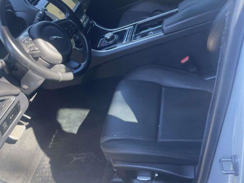 Used 2019 Jaguar XE image 3