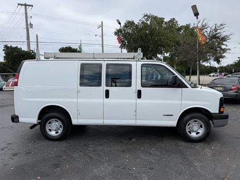 Used 2006 Chevrolet Express 2500 image 9
