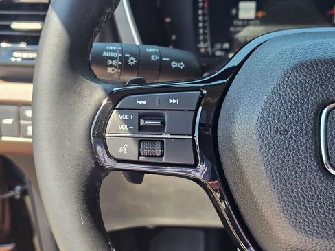 Used 2025 Honda Pilot Elite image 30