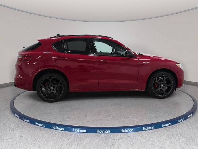 Used 2022 Alfa Romeo Stelvio Veloce AWD/4WD image 5