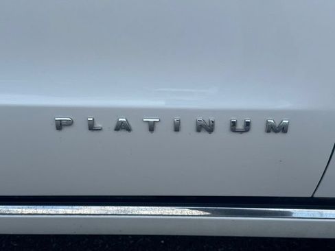 Used 2019 Ford Expedition Platinum RWD image 12