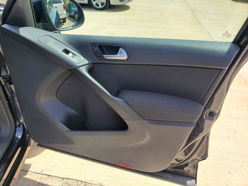 Used 2014 Volkswagen Tiguan S image 6